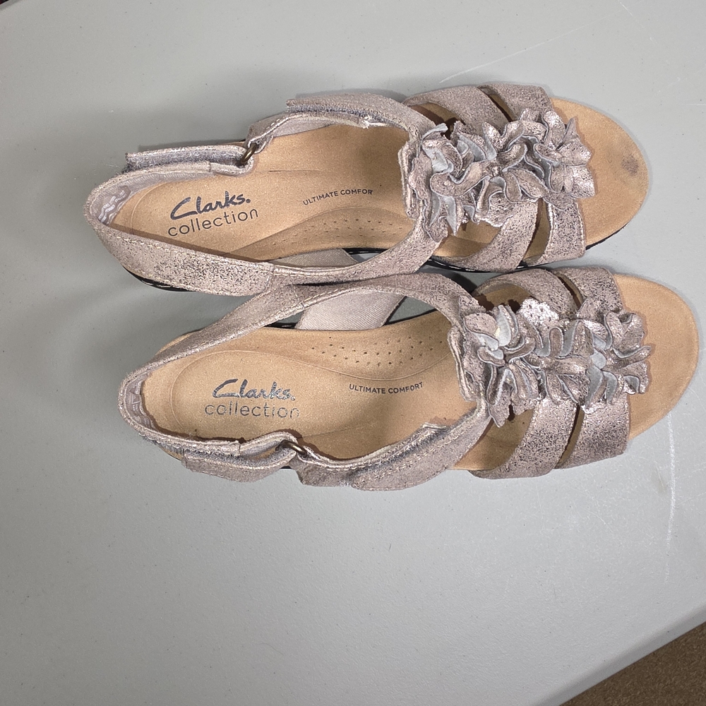 Clarks Collection Women’s Floral T-Strap Sandals in Metallic Taupe - Picture 3 of 10